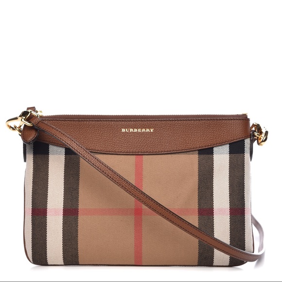 Burberry Handbags - 💗AUTHENTIC BURBERRY PEYTON CROSSBODY💗